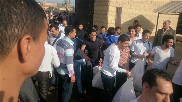 والدة أحد المفرج عنهم: شكرًا للسيسي وأدعو للإفراج عن جميع الطلاب والدة أحد المفرج عنهم: شكرًا للسيسي وأدعو للإفراج عن جميع الطلاب