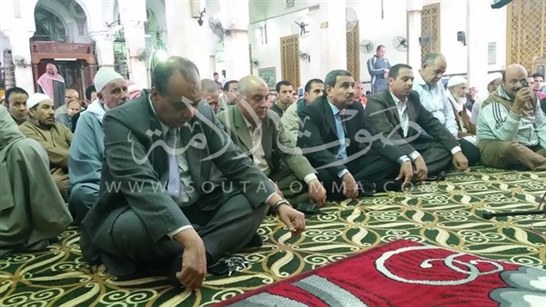 سكرتير عام كفر الشيخ يتفقد قافلة «فيروس سي» سكرتير عام كفر الشيخ يتفقد قافلة «فيروس سي»
