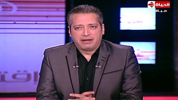 موقف طريف لـ «تامر أمين» على الهواء (فيديو)
