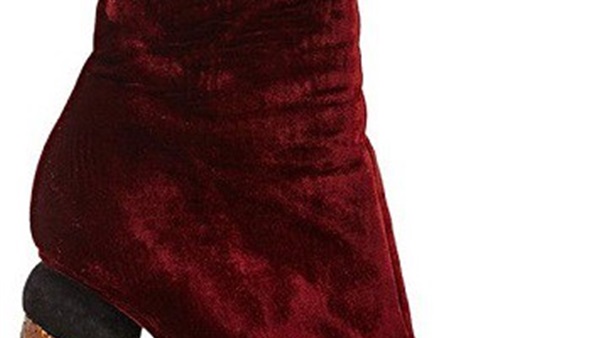 مش فساتين السهرة بس هى اللى "القطيفة" الأحذية لها نصيب