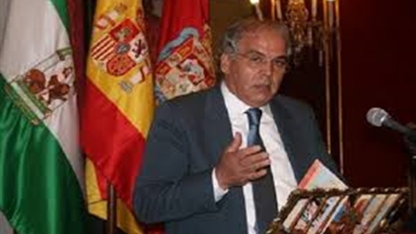 فوز محمد بنطلحة المغربي بجائزة الأركانة العالمية للشعر فوز محمد بنطلحة المغربي بجائزة الأركانة العالمية للشعر