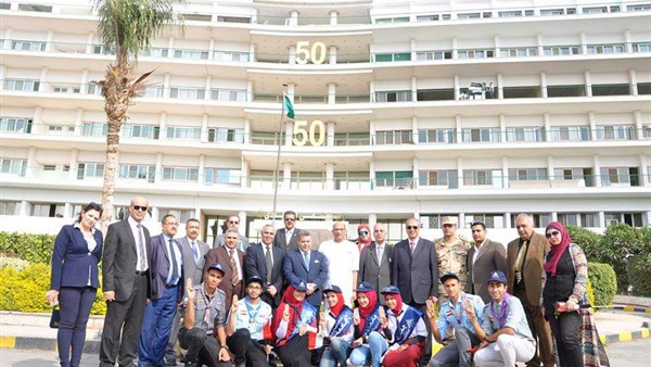 وفد من جامعة بنها يزور مصابي القوات المسلحة بالمعادى‎