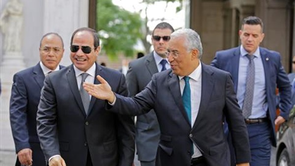 عمدة لشبونة يمنح السيسي مفتاح العاصمة البرتغالية