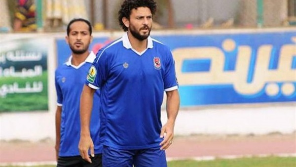 «طاهر» يعقد جلسة مع «الكابيتانو» قبل مران الأهلي «طاهر» يعقد جلسة مع «الكابيتانو» قبل مران الأهلي