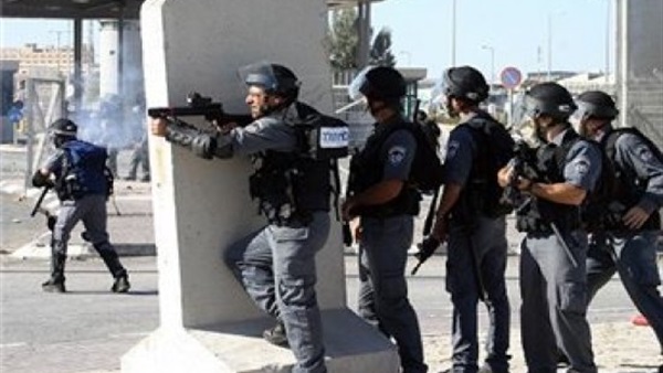 جيش الاحتلال الإسرائيلي يقتل فلسطينيا على حاجز قلنديا جيش الاحتلال الإسرائيلي يقتل فلسطينيا على حاجز قلنديا