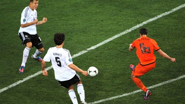 كواليس إلغاء مباراة هولندا وألمانيا الودية بسبب "حقيبة"