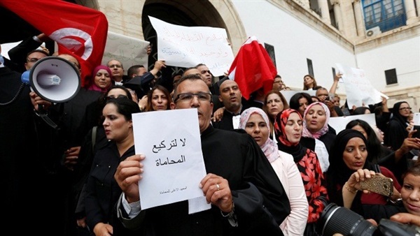 إضراب للمحامين في تونس احتجاجا على خطط لفرض ضرائب إضراب للمحامين في تونس احتجاجا على خطط لفرض ضرائب