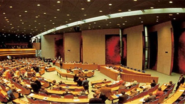 البرلمان الهولندي يناقش حظرا محدودا على النقاب