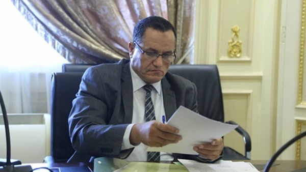 «حمروش» يكشف تفاصيل مشروع قانون ارتداء «الزي الديني» «حمروش» يكشف تفاصيل مشروع قانون ارتداء «الزي الديني»