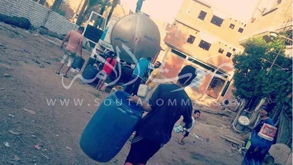 «السنانية».. «المياه ضيف ثقيل بيجي في السهرة» (صور) «السنانية».. «المياه ضيف ثقيل بيجي في السهرة» (صور)