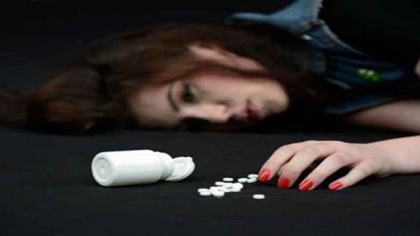 طالبة فى البحيرة تحاول الانتحار بسبب سوء معاملة والدها
