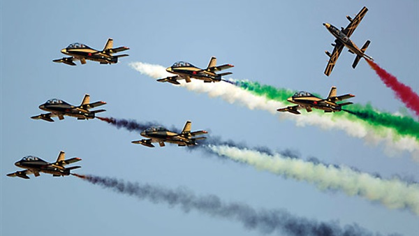 عرض جوي لـ«فرسان الإمارات» يذهل جمهور «فورمولا 1» عرض جوي لـ«فرسان الإمارات» يذهل جمهور «فورمولا 1»