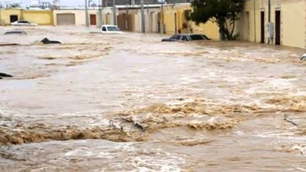 وفاة 8 أشخاص جراء الأمطار والفيضانات في السعودية