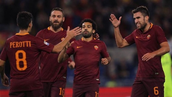 محمد صلاح يمرر «وان تو» مع حكم المباراة بطريقة طريفة