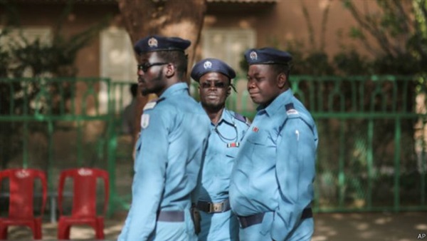 السلطات السودانية تأمر بتعليق بث قناة تلفزيونية السلطات السودانية تأمر بتعليق بث قناة تلفزيونية