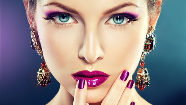وداعًا لـ«FULL MAKEUP».. وكونى جميلة دون مكياج