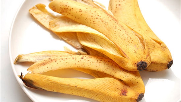 علاج تجاعيد الوجه وتحسين المزاج بين 9 فوائد لقشر الموز