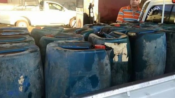 ضبط صاحب محطة وقود استولى على ٦٣١ ألف لتر مواد بترولية مدعمة ضبط صاحب محطة وقود استولى على ٦٣١ ألف لتر مواد بترولية مدعمة