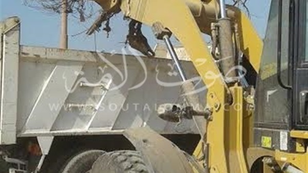 رفع 10 طن من المخلفات بطريق الفيوم- بني سويف (صور) رفع 10 طن من المخلفات بطريق الفيوم- بني سويف (صور) 