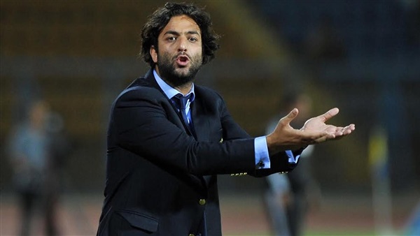 الحكم يطرد «ميدو» بسبب مهاجمته لـ«دجيش» بين شوطي المباراة الحكم يطرد «ميدو» بسبب مهاجمته لـ«دجيش» بين شوطي المباراة