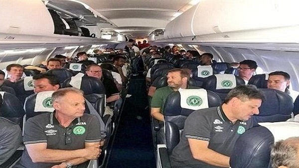 وفد برازيلي يشارك في تحقيقات طائرة كولومبيا المنكوبة وفد برازيلي يشارك في تحقيقات طائرة كولومبيا المنكوبة