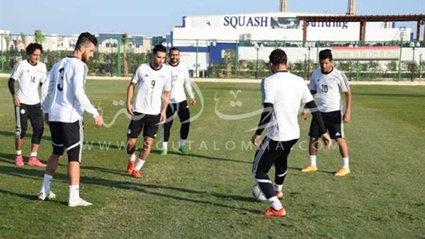 "الفراعنة الصغار" بالتشيرت الاحمر والشورت الابيض أمام الكاميرون