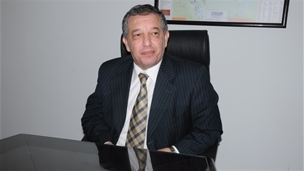 «البترول»: فوز 4 شركات بالمزايدة العالمية للتنقيب بالصحراء الغربية «البترول»: فوز 4 شركات بالمزايدة العالمية للتنقيب بالصحراء الغربية