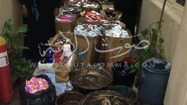 ضبط صاحب محل عطارة بتهمة تصنيع منشطات جنسية دون ترخيص ضبط صاحب محل عطارة بتهمة تصنيع منشطات جنسية دون ترخيص