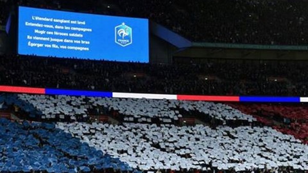 الدوري الإنجليزي يتضامن مع باريس بـعزف "النشيد الفرنسي" الدوري الإنجليزي يتضامن مع باريس بـعزف "النشيد الفرنسي"