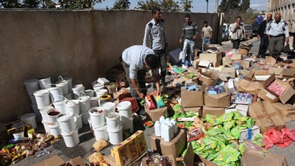 ضبط 90 عبوة مواد غذائية منتهية الصلاحية بالغردقة ضبط 90 عبوة مواد غذائية منتهية الصلاحية بالغردقة