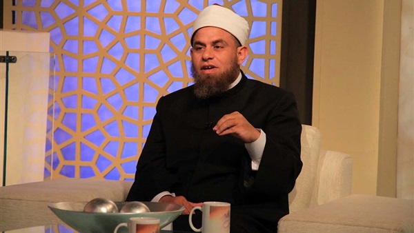 رد فعل شيخ أزهري بعد تلقيه سؤال محرج من متصلة (فيديو) رد فعل شيخ أزهري بعد تلقيه سؤال محرج من متصلة (فيديو)