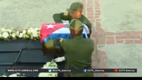  الكوبيين يصطفون لتحية رماد فيدل كاسترو (فيديو)