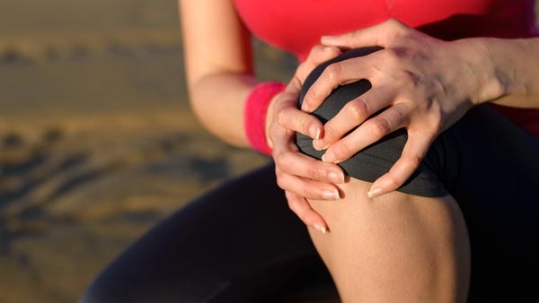 من بينهما «قلة شرب المياه».. 5 أسباب لـ«آلام المفاصل»