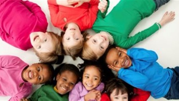 كيف تحمى طفلك من البيئة المحيطة به إذا كانت سيئة؟.. هذه نصائح تساعدك