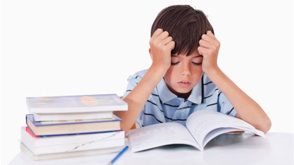 4 خطوات لحل مشكلة صعوبة التعلم عند طفلك.. تعرف عليها