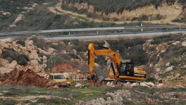الاحتلال يجرف أراضي زراعية للفلسطينيين قرب نابلس