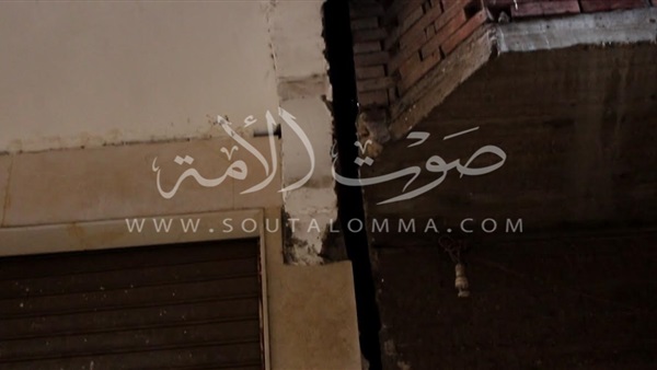 «برج الموت» ببولاق يهدد حياة السكان.. المبنى تمايل والجدران تتساقط.. وصاحب العقار هرب للسعودية.. ورئيس الحي ينتظر العرض على المحافظ (فيديو)