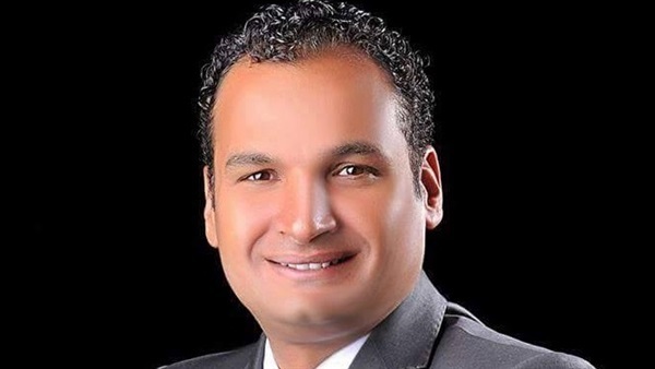 خبير اقتصادي: توقف إنتاج «أدوات التجميل» بسبب ارتفاع الجمارك خبير اقتصادي: توقف إنتاج «أدوات التجميل» بسبب ارتفاع الجمارك