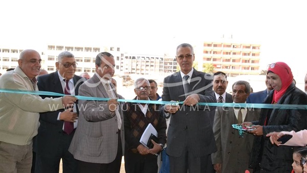رئيس جامعة السويس يفتتح معرض للجمعيات الأهلية بالجامعة رئيس جامعة السويس يفتتح معرض للجمعيات الأهلية بالجامعة