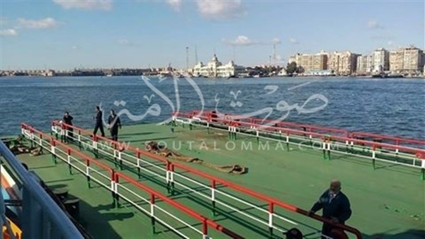صور.. عمال الترسانة ببورسعيد يواصلون العمل لإنهاء تشطيبات الكوبري العائم صور.. عمال الترسانة ببورسعيد يواصلون العمل لإنهاء تشطيبات الكوبري العائم