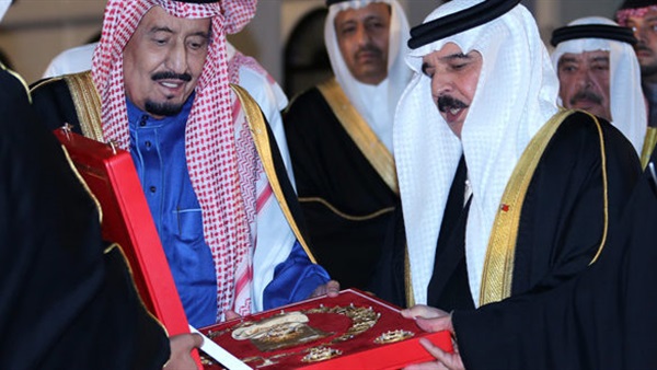 العاهل البحريني يشيد بالدور السعودي في نصرة القضايا العربية والإسلامية العاهل البحريني يشيد بالدور السعودي في نصرة القضايا العربية والإسلامية