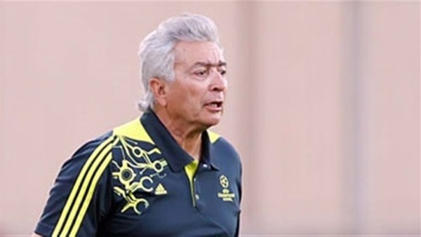 حلمي طولان: نشعر باليأس بسبب محاباة الحكام للأهلي والزمالك حلمي طولان: نشعر باليأس بسبب محاباة الحكام للأهلي والزمالك