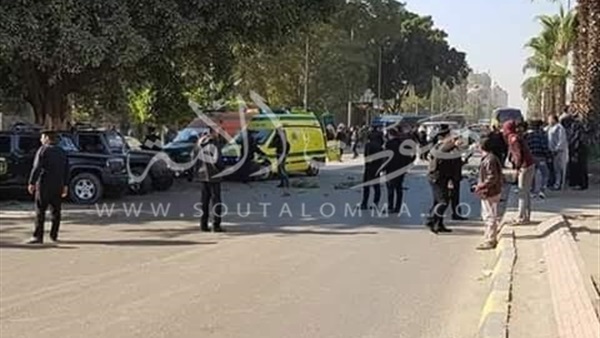 انتهاء أعمال معاينة انفجار الهرم.. بقع دماء الشهداء وشظايا القنبلتين في مسرح الجريمة.. والنيابة تستعلم عن هوية أصحاب السيارات المحطمة (صور) انتهاء أعمال معاينة انفجار الهرم.. بقع دماء الشهداء وشظايا القنبلتين في مسرح الجريمة.. والنيابة تستعلم عن هوية أصحاب السيارات المحطمة (صور)