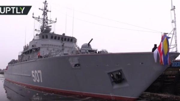 لحظة تسلم البحرية الروسية كاسحة ألغام جديدة (فيديو)