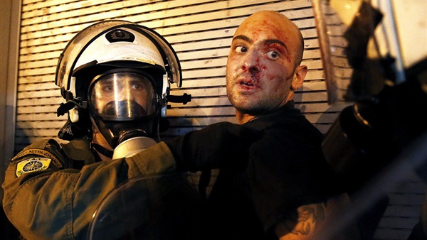 إصابة شرطي بجروح وانتحار سجين هارب وسط «أثينا»