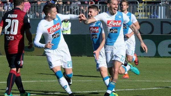 نابولي يسحق كالياري بخماسية في الدوري الإيطالي