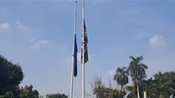 سفارة بريطانيا تنكس أعلامها حدادا على شهداء العباسية 