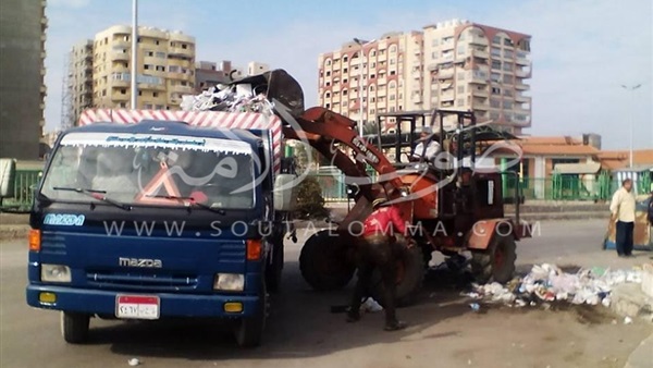 حملة للنظافة بمحيط مجمع مواقف الركاب ببورسعيد (صور)