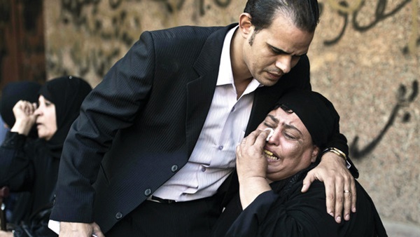 انهيار أهالي شهداء انفجار العباسية فى قداس «صلاة الثالث» (فيديو)