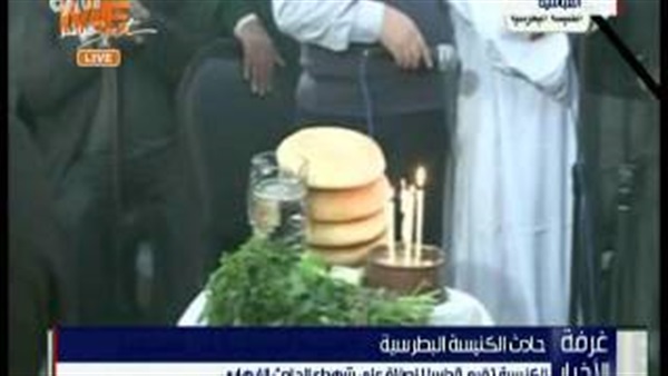 لحظة إنارة الشموع على أرواح شهداء الكاتدرائية (فيديو)